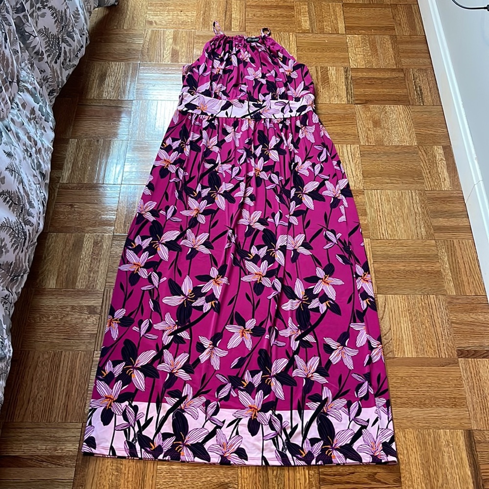 Long sleeveless dress